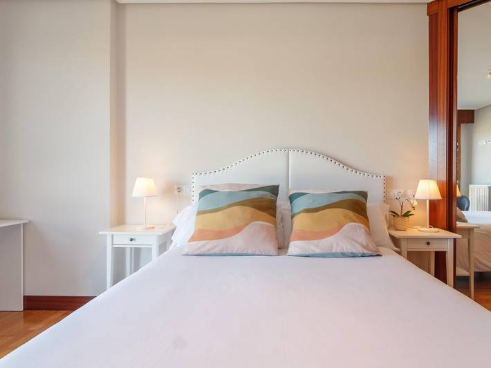Ganze Ferienwohnung, Ferienwohnung für 5 Personen mit Seeblick in Solarium-Zona de Pesca Los Cargaderos (Barakaldo), Barakaldo
