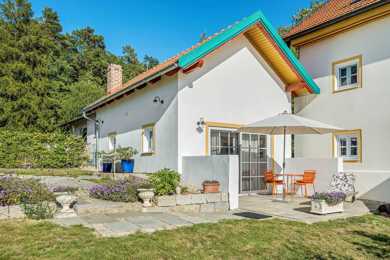 Ferienhaus „Häuschen Blaues Pferd“ mit privater Terrasse, Garten und Wlan in Wallerfing, Ostbayern