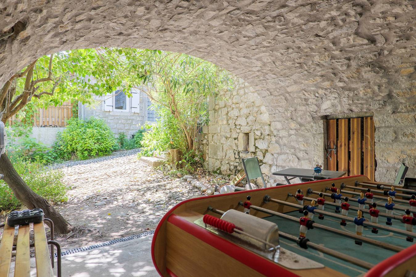 Entire apartment, Gîte "Le Barquetier" with Shared Pool, Wi-Fi, and Air Conditioning in Chauzon, Ardèche