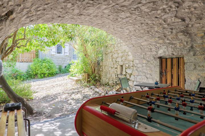Ganze Wohnung, Gîte „Le Barquetier“ mit Gemeinschaftspool, WLAN und Klimaanlage in Chauzon, Ardèche