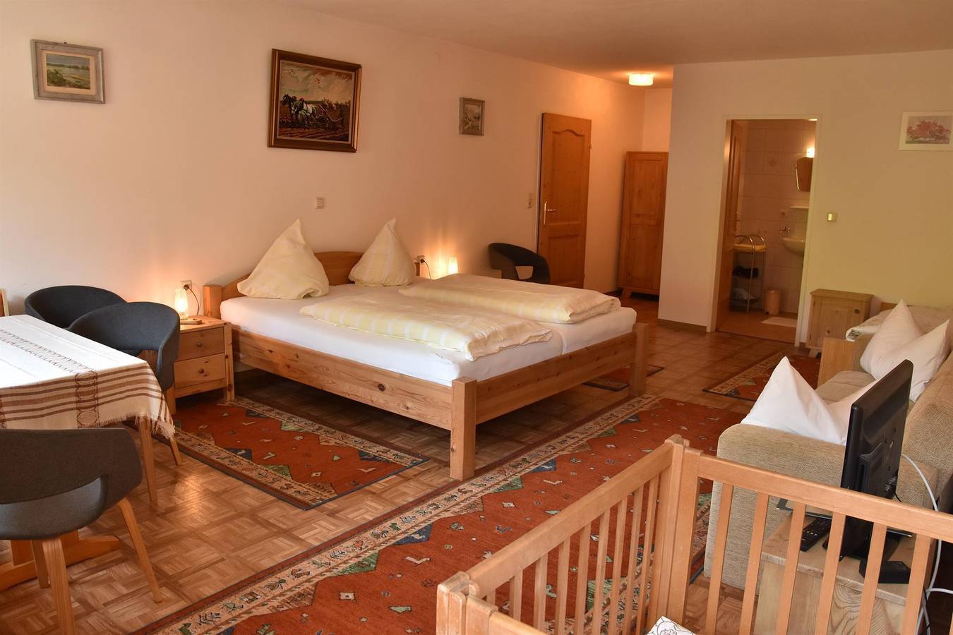 Dreibettzimmer mit Dusche, Wc in Erl, Chiemgauer Alpen