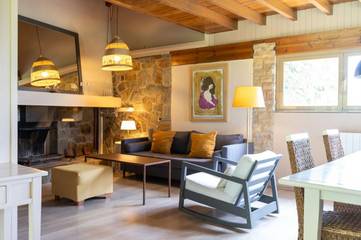 Casa rural para 6 personas, con vistas además de jardín y piscina en Osona