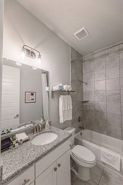 Walk To World Cup: Game Room Hot Tub Mini Golf 4 Full Bath Prime Location in Arlington, Tarrant County