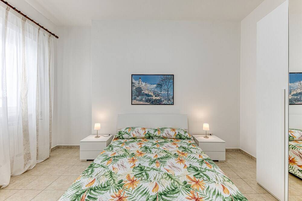 Entire apartment, Apartment 'La Dimora Di Donato' with Balcony, Wi-Fi and Air Conditioning in Taviano, Gulf of Taranto