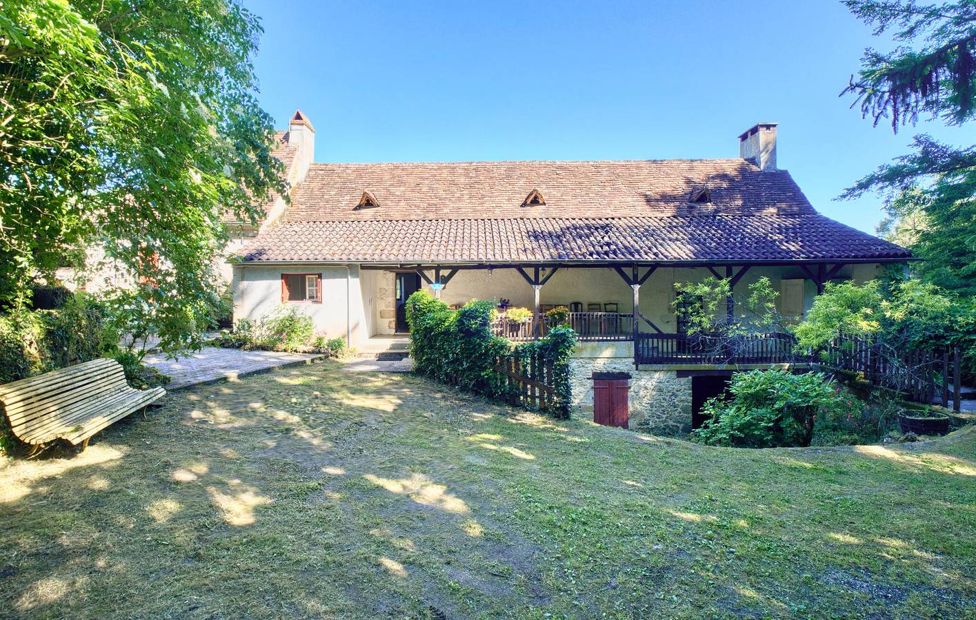 Appartement tranquille avec piscine, jardin et WiFi à 2,5 km de Plazac in Plazac, Périgord Noir