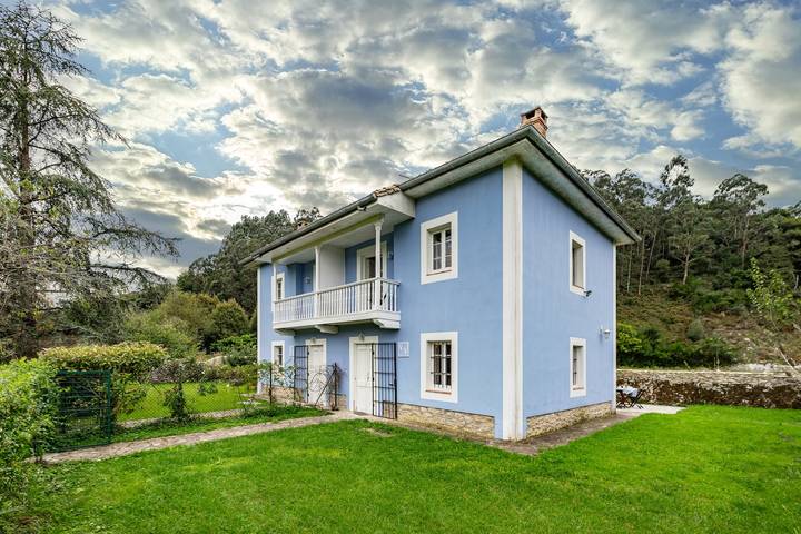 Vakantiehuis 'La Braña' met uitzicht op de bergen, privéterras en Wi-Fi in Bustio, Ribadedeva