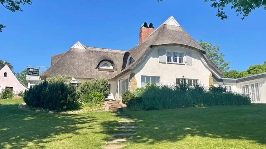 Ferienhaus mit Meerblick für 6 Personen, mit Whirlpool und Balkon sowie Garten