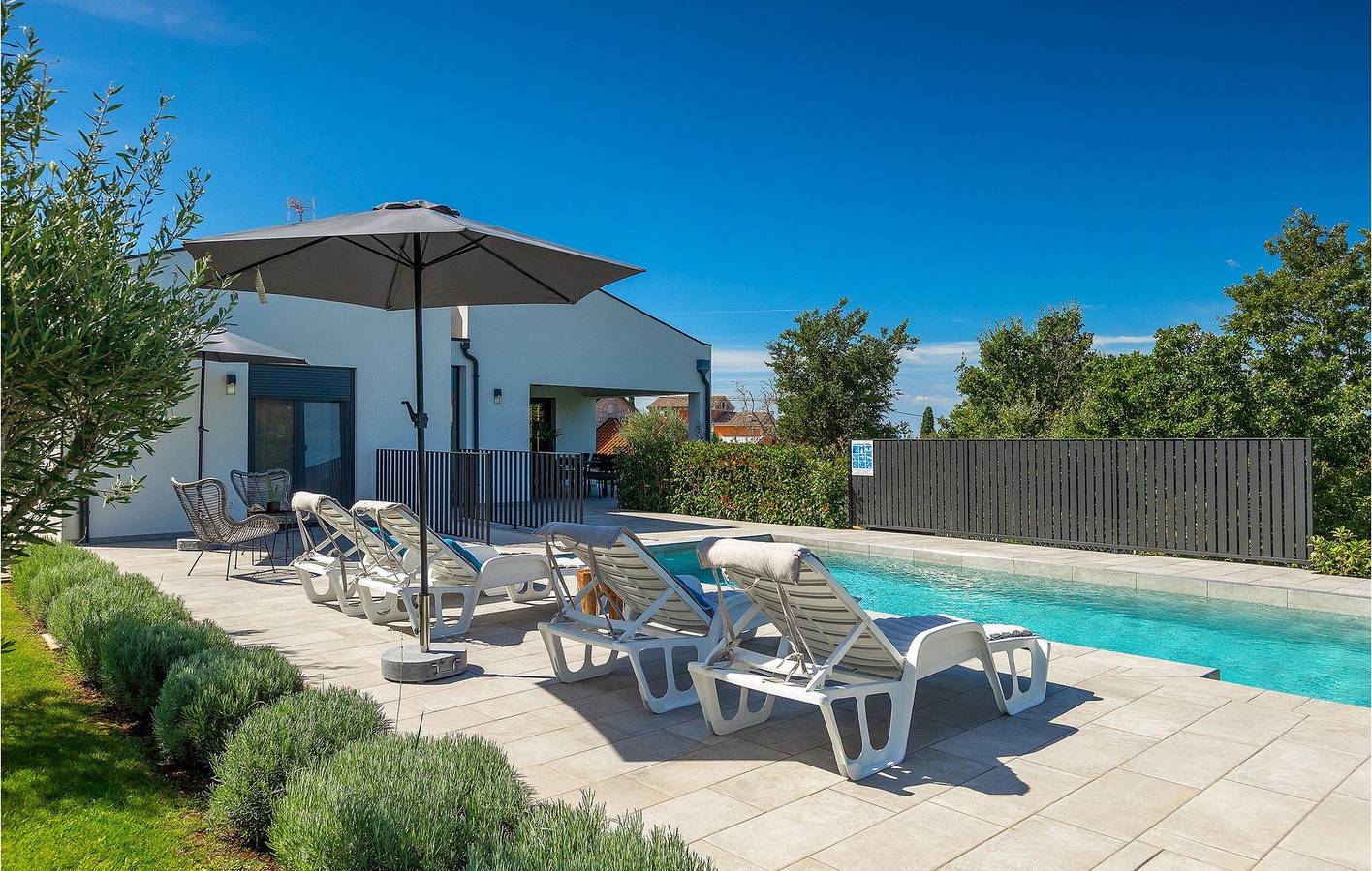 Modernes 2-Zimmer-Apartment mit Pool, WLAN und Parkplatz in Kanfanar – 1 km vom Stadtzentrum entfernt in Kanfanar, Zentralistrien