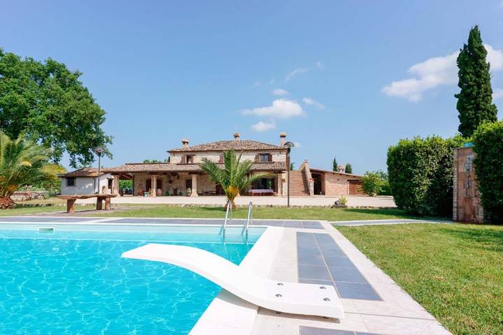 Villa con piscina per 8 persone, con sauna e giardino nonché piscina e panorama, con animali domestici in Abruzzo