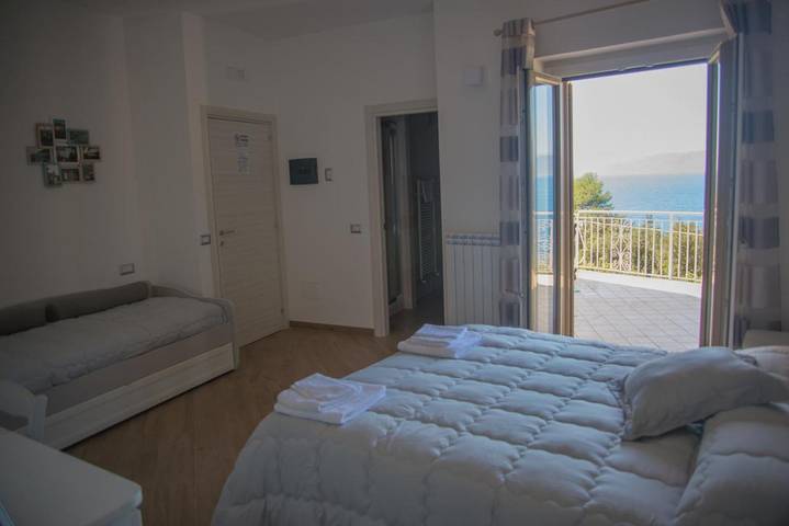 Gîte pour 3 personnes, avec Balcon et Terrasse ainsi que Jardin et Vue à Maratea - 4
