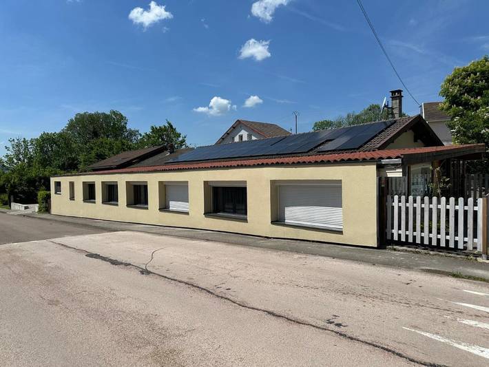 Location de vacances pour 6 personnes, avec vue et jardin à Monnet-la-Ville - 2