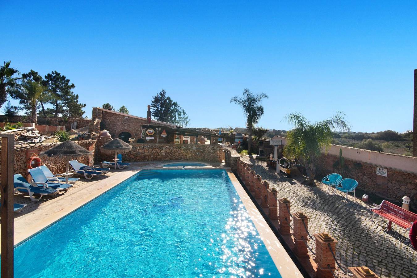 Apartamento con terraza, piscina compartida y Wi-Fi in Pêra, Alcantarilha e Pêra