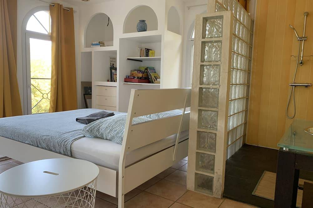 La Maison Noz, bastide with swimming pool, ideal for friends and families in Besse-sur-Issole, Brignoles region