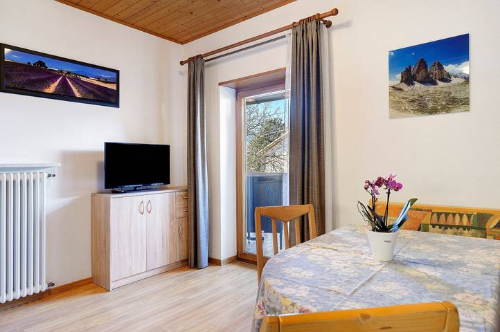 Ferienwohnung für 2 Personen, mit Balkon im Dorf Tirol