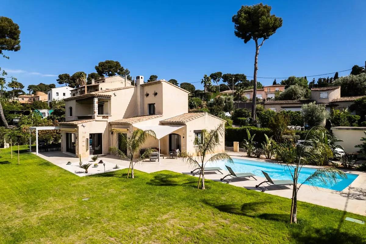 Villa for 8 People in Antibes, Cannes region