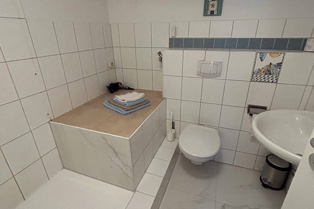 Ganze Wohnung, 2 Schlafzimmer direkt im Zentrum der Stadt. Eine Unterkunft mit Küche & Bad in Wittenberg, Wittenberg (Landekris)