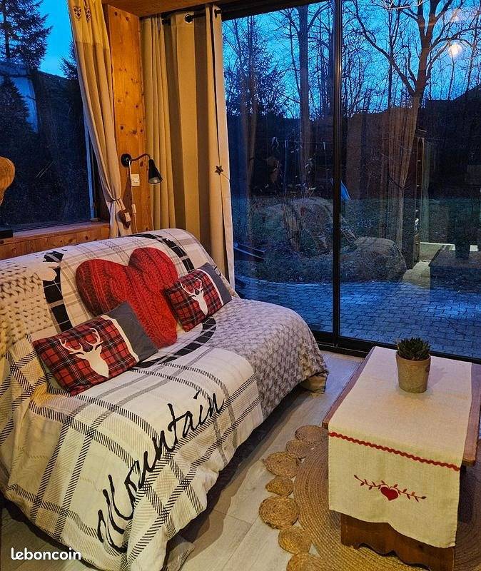 Gîte pour 3 personnes, avec terrasse et sauna ainsi que jacuzzi et jardin dans 