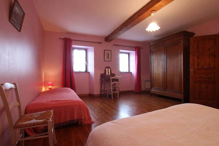 Gîte pour 6 personnes, avec jardin à Heugueville-sur-Sienne - 3