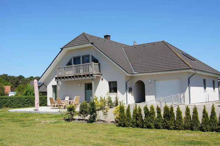 Ferienhaus für 10 Personen, mit Balkon und Terrasse sowie Garten und Sauna in Thiessow