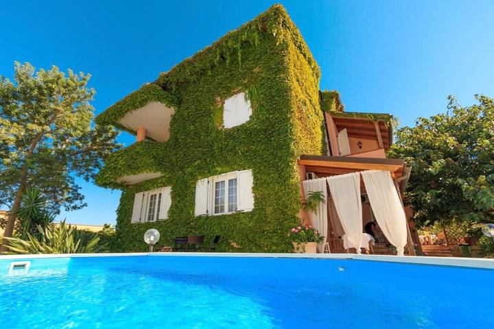 B&b per 2 persone, con Balcone e Terrazza nonché Giardino e Piscina a Taranto