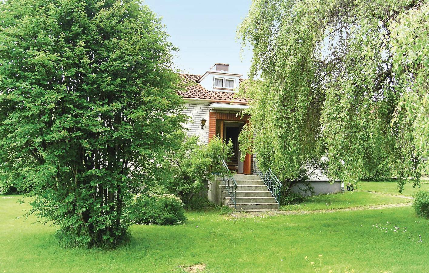 Holiday home for 4 people with garden in Kronobergs