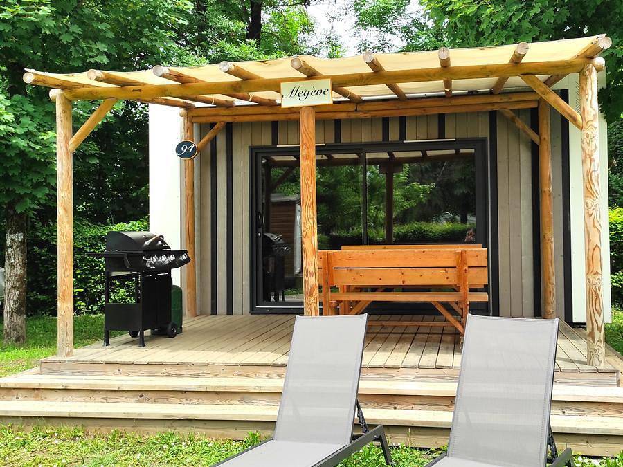 Family's Camping Le Savoy - Mobilhome 3 personas - Hotel 1 habitación (cama 160 + banco) Dim/Dim in Challes-les-Eaux, Chambéry region