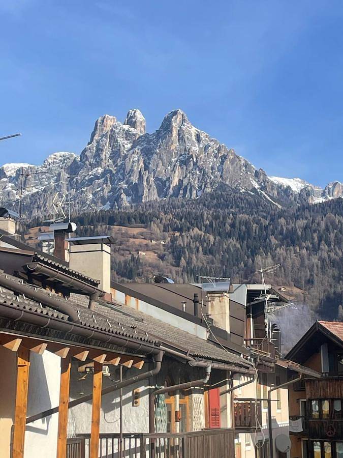 Appartamento per 7 persone, con Balcone e Terrazza nonché Panorama a Fiera di Primiero