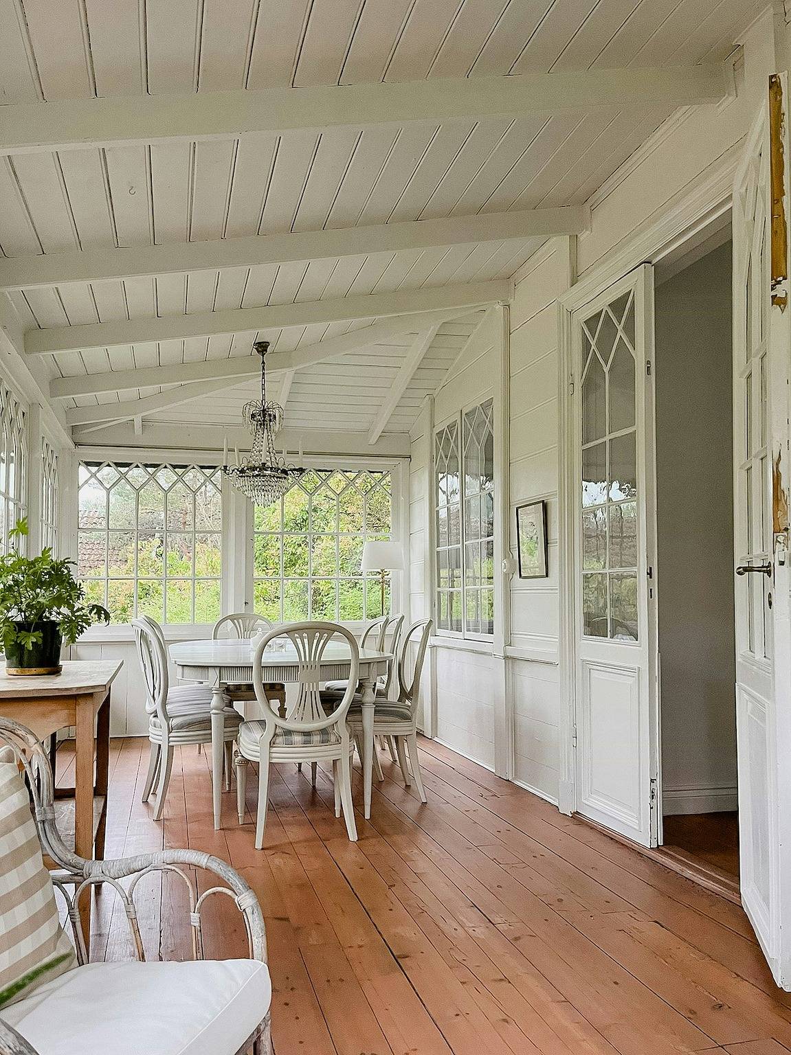 Schweizer Villa mit Wald als Nachbar in Bråviken in Norrköping, Vikbolandet