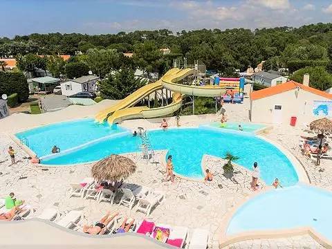 Camping pour 4 personnes, avec piscine à Saint-Jean-de-Monts