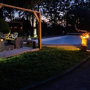 Location de vacances pour 8 personnes, avec piscine et vue ainsi que sauna et jardin, animaux acceptés à Pezens