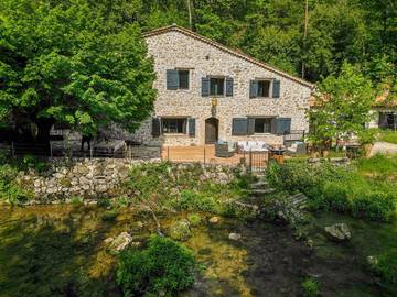 Gîte pour 6 personnes, avec terrasse et vue à Saint-Vallier-de-Thiey