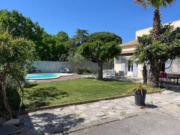 Location de vacances pour 10 personnes, avec jardin ainsi que jacuzzi et piscine à Lavérune