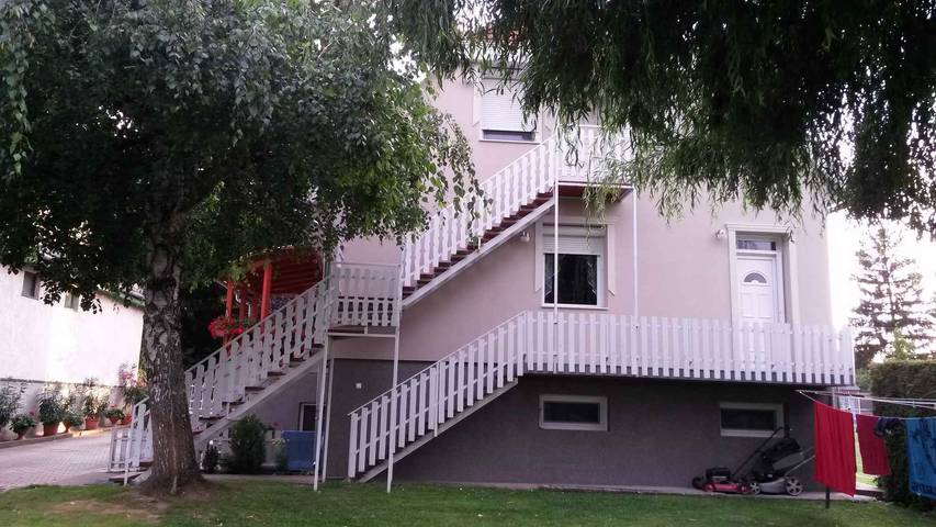 Maison de vacances avec jardin et barbecue in Balatonszárszó, Rive sud du lac Balaton