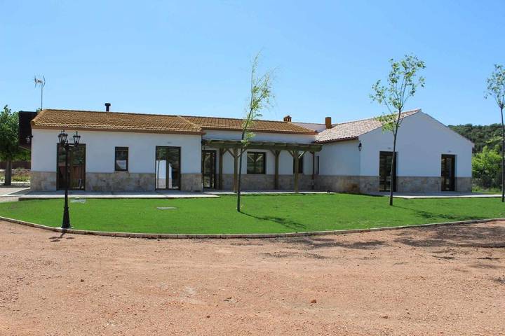 Casa de vacaciones para 8 personas, con piscina y jardín además de vistas y vistas al lago en Parque natural de las Lagunas de Ruidera - 3