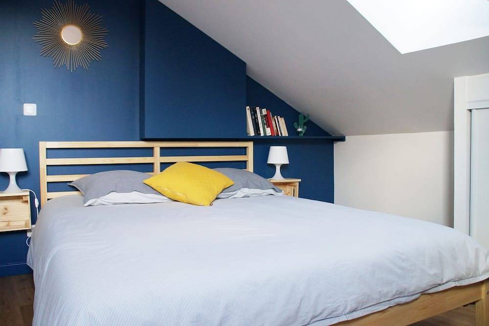 Entire apartment, Studio-Comfort-Private Bathroom-Garden View in La Roche-sur-Yon, Loire Valley