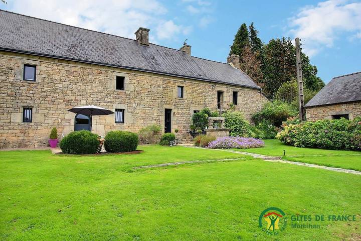 Chambre d’hôte pour 2 personnes, avec Terrasse ainsi que Jardin et Vue à Ploërdut