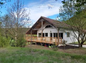 Maison de campagne pour 6 personnes, avec jardin et terrasse à Doucier