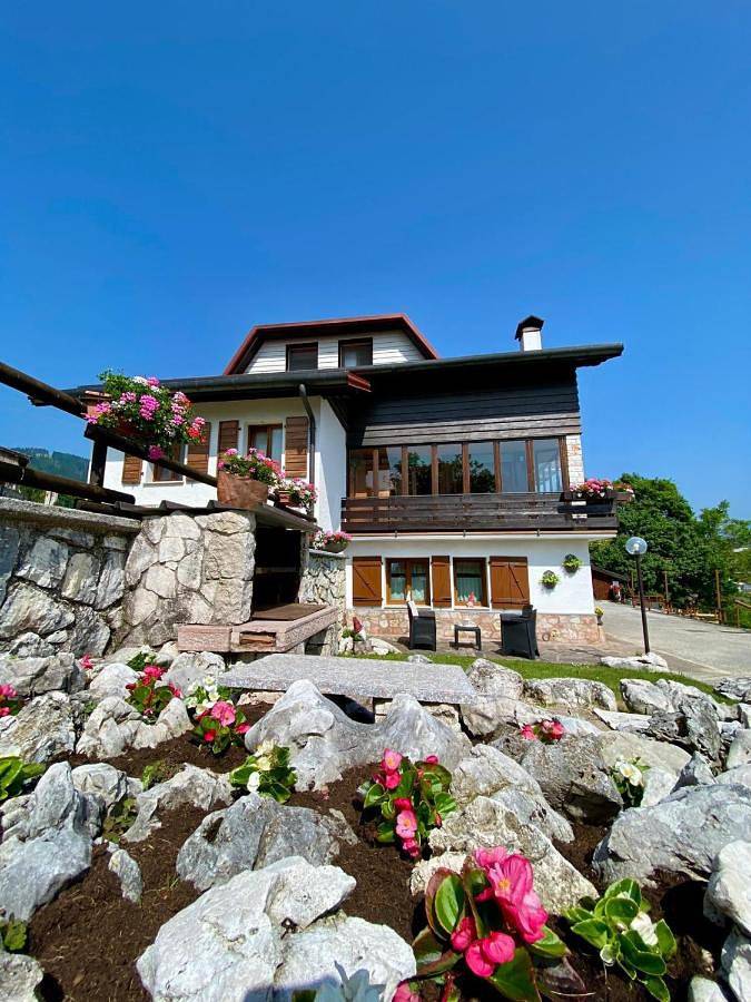 Location de vacances pour 4 personnes, avec Terrasse ainsi que Jardin et Vue à Enego