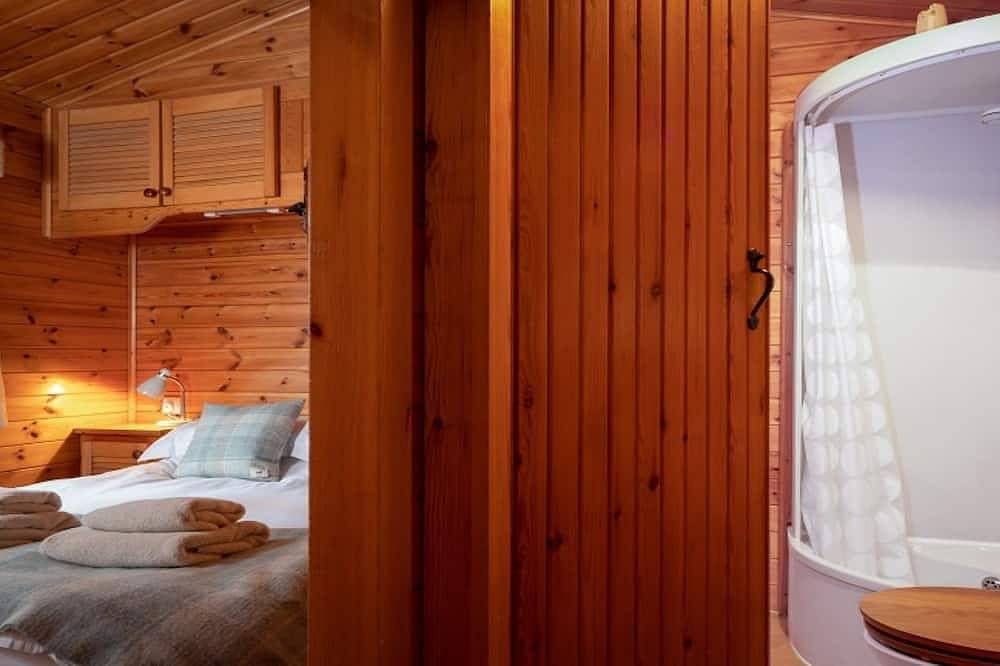 Twa Hoots Lodge -  a lodge that sleeps 4 guests  in 2 bedrooms in Aviemore, Highlands