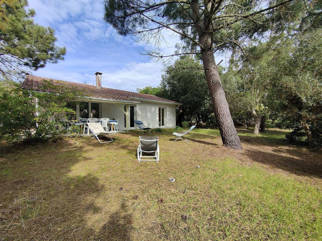 Villa with enclosed garden in Lège-Cap-Ferret, 3 bedrooms, close to beaches in L'Herbe, Lège-Cap-Ferret