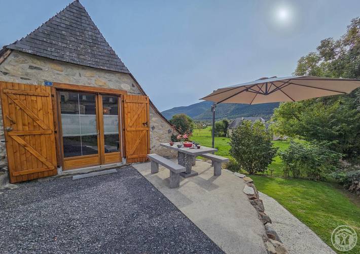 Gîte pour 4 personnes, avec terrasse à Aucun