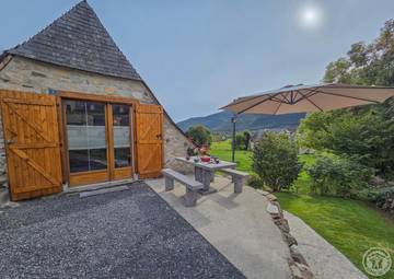 Gîte pour 4 personnes, avec terrasse à Aucun