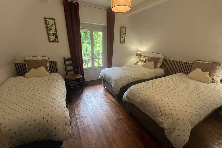 Gîte des 3 chênes : Nichée dans une clairière en plein parc régional du Vexin in Chambly, Oise