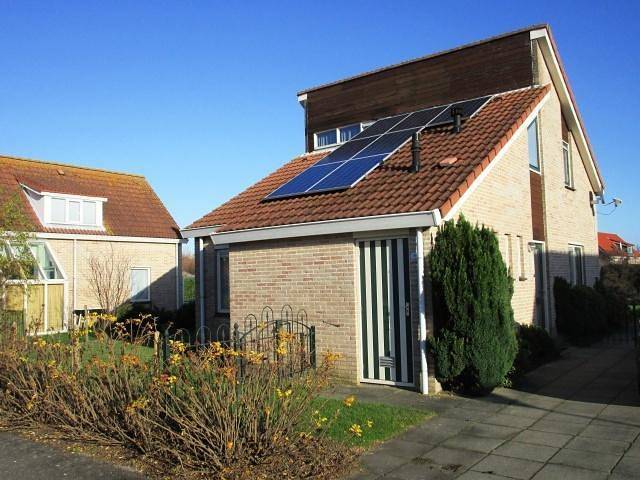 Bungalow voor 6 personen, with balkon/terras and terras as well as uitzicht op het meer in Zeeuws-Vlaanderen