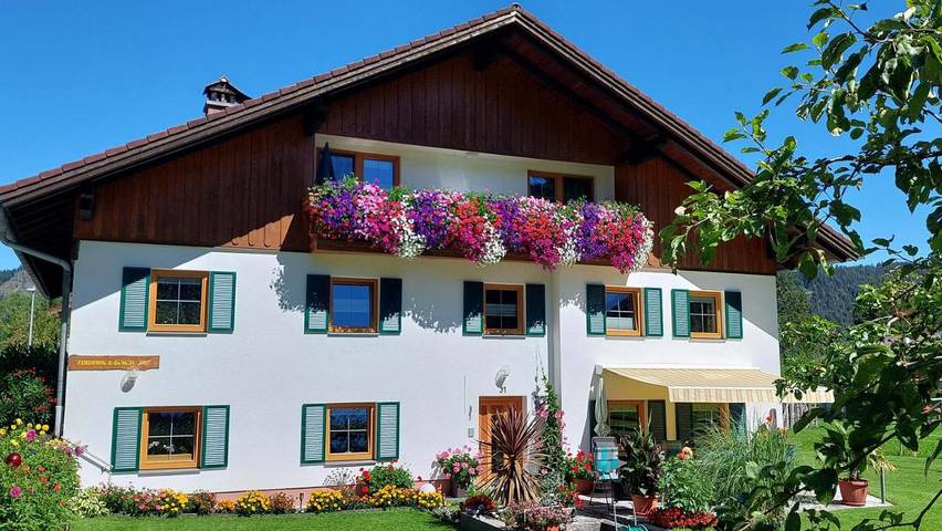 Ferienwohnung für 4 Personen, mit Balkon und Ausblick sowie Garten