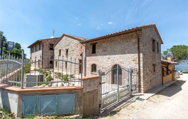 Casa Vacanza per 24 Persone in Magione, Perugia e dintorni, Foto 1