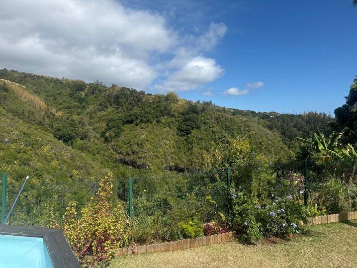 Camping pour 6 personnes, avec vue ainsi que jardin et piscine, animaux acceptés sur l' Île de la Réunion - 2