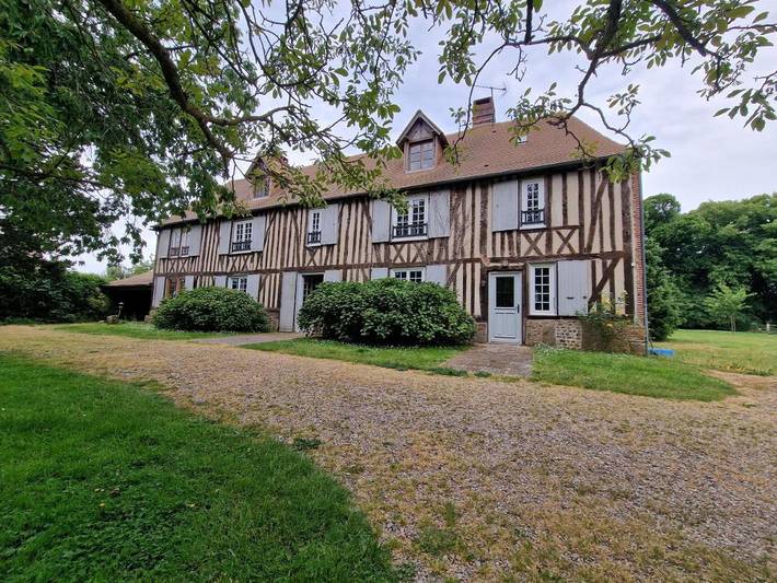 Location de vacances pour 12 personnes, avec Terrasse et Jardin ainsi que Piscine et Vue dans Caorches-Saint-Nicolas