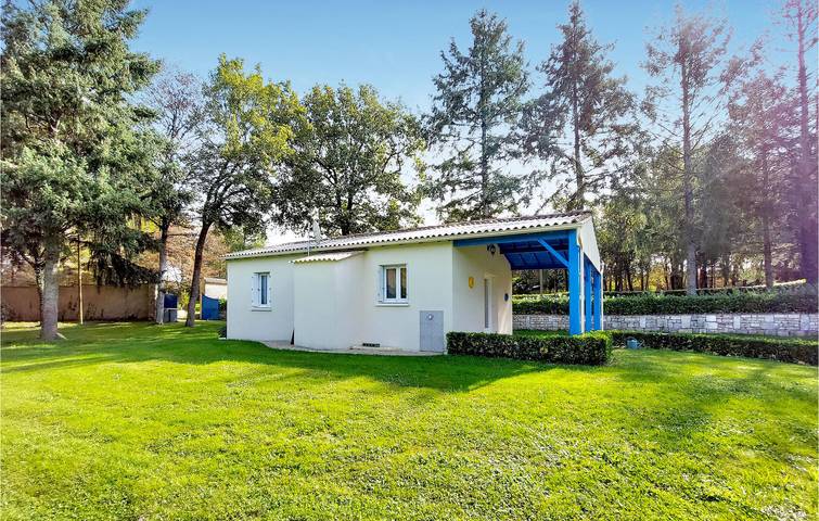 Location de vacances pour 4 personnes, avec Terrasse ainsi que Jardin et Vue à Exoudun