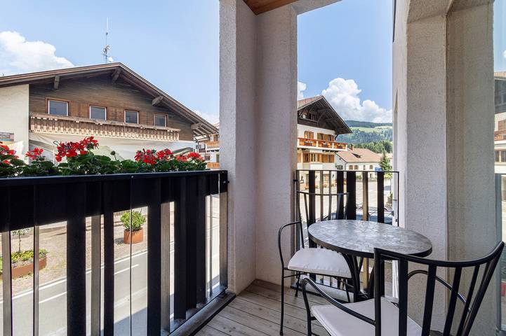 Ganze Wohnung, Ferienwohnung 'Villa Kriendl Nr 2 Hochalm ' mit Bergblick, Gemeinschaftsgarten und Wlan in Mitterolang, Olang